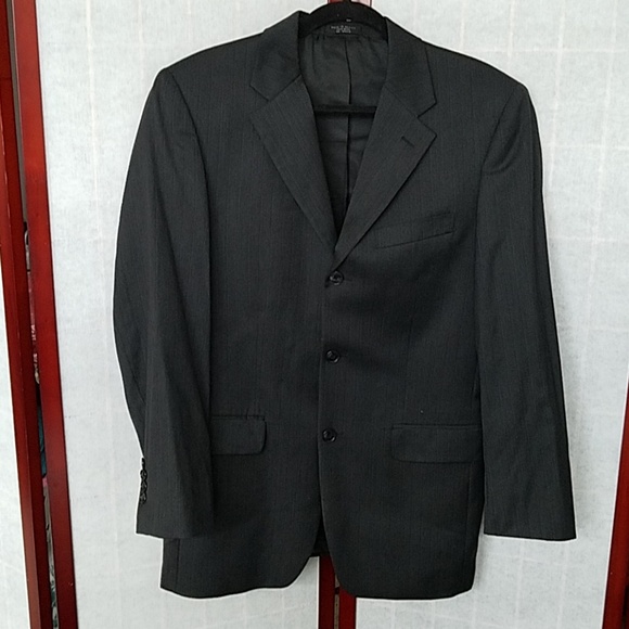 Jones New York men's 2-piece gray pinstripe suit - Picture 2 of 8